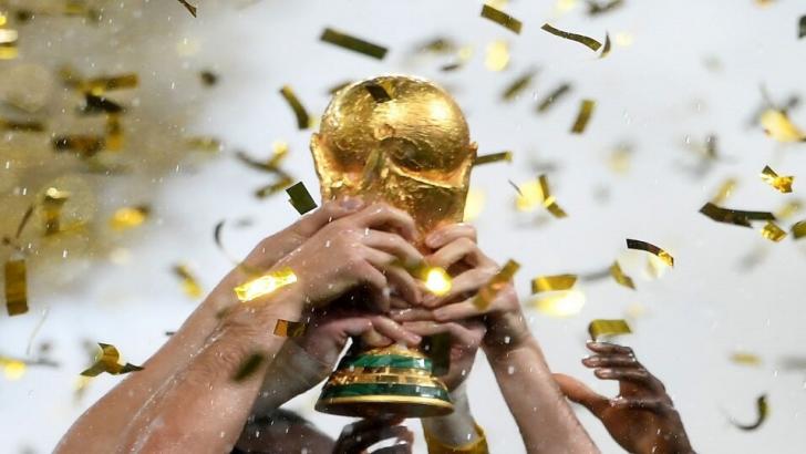 French players lift the World Cup in 2018